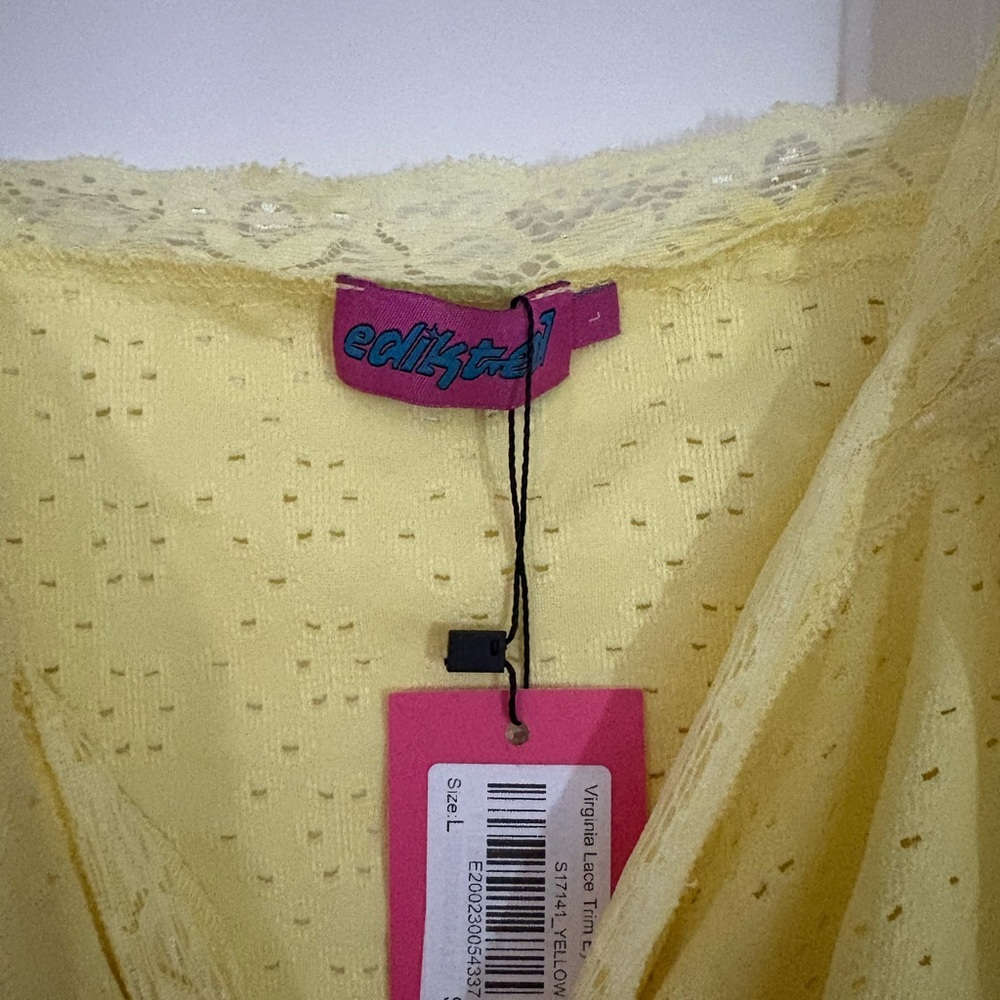 Edikted Yellow Eyelet Lace Crop Top - Picture 2 of 3
